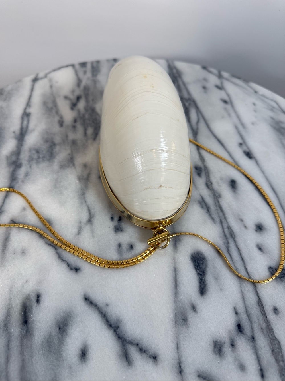 Judith Leiber Minaudiere Vintage Ivory Seashell Handbag w/ Gold Chain - Picture 4 of 7